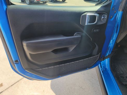 Used 2023 Jeep Gladiator Sport AWD/4WD image 9