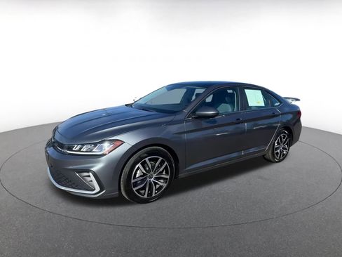 Used 2025 Volkswagen Jetta SE image 8