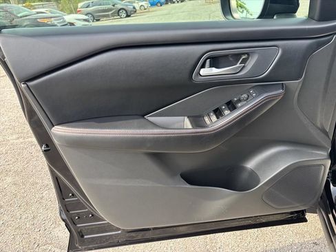 Used 2025 Nissan Rogue SV AWD/4WD image 9
