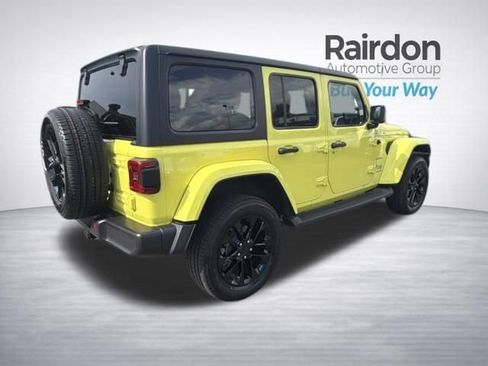 Used 2023 Jeep Wrangler Unlimited Sahara w/ Cold Weather Group AWD/4WD image 7