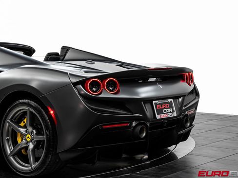 Used 2022 Ferrari F8 Tributo image 21