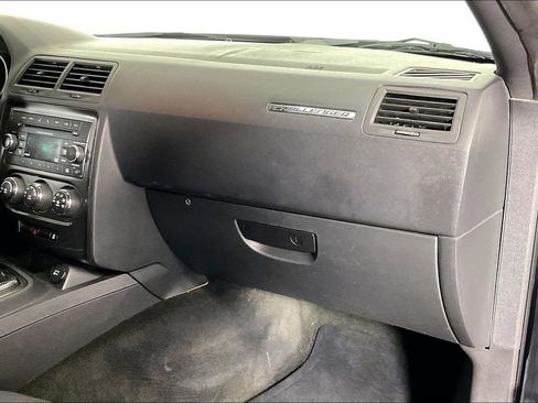 Used 2012 Dodge Challenger SXT image 21