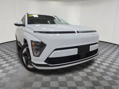 Used 2024 Hyundai Kona SEL FWD image 2