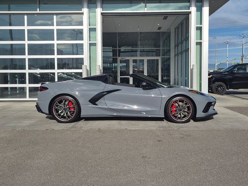 Used 2024 Chevrolet Corvette Stingray Preferred Conv w/ Z51 Performance Package RWD image 2