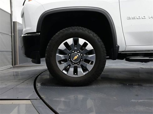 Used 2023 Chevrolet Silverado 2500 Custom w/ Custom Value Package image 6
