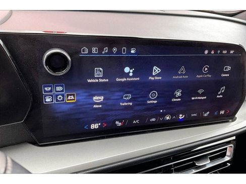 Used 2025 Chevrolet Traverse LT image 23