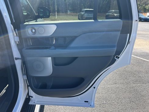 Used 2019 Lincoln Navigator Reserve image 29