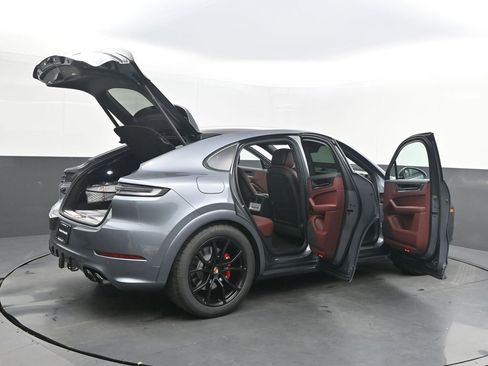 New 2026 Porsche Cayenne GTS image 40