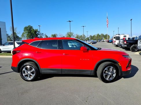 Used 2024 Chevrolet Blazer LT image 2