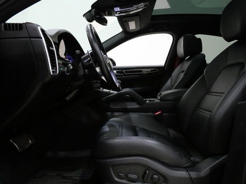Used 2023 Porsche Cayenne S image 13