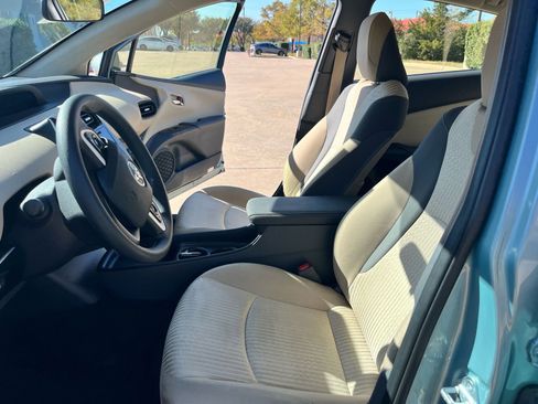 Used 2016 Toyota Prius Two image 13