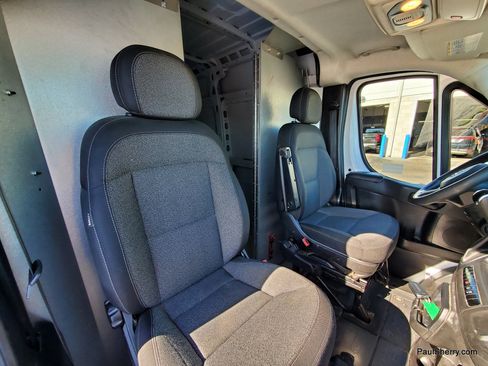 Used 2023 RAM ProMaster 2500 w/ Convenience Group FWD image 3