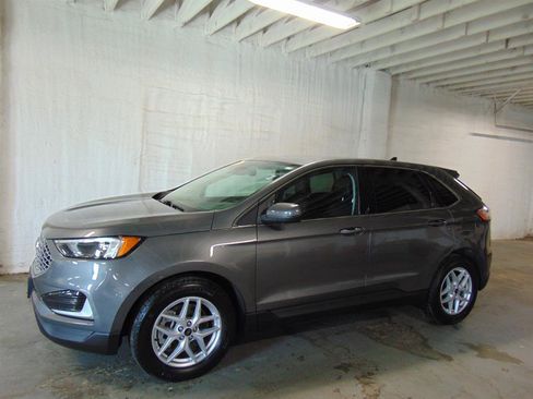 Used 2024 Ford Edge SEL image 2