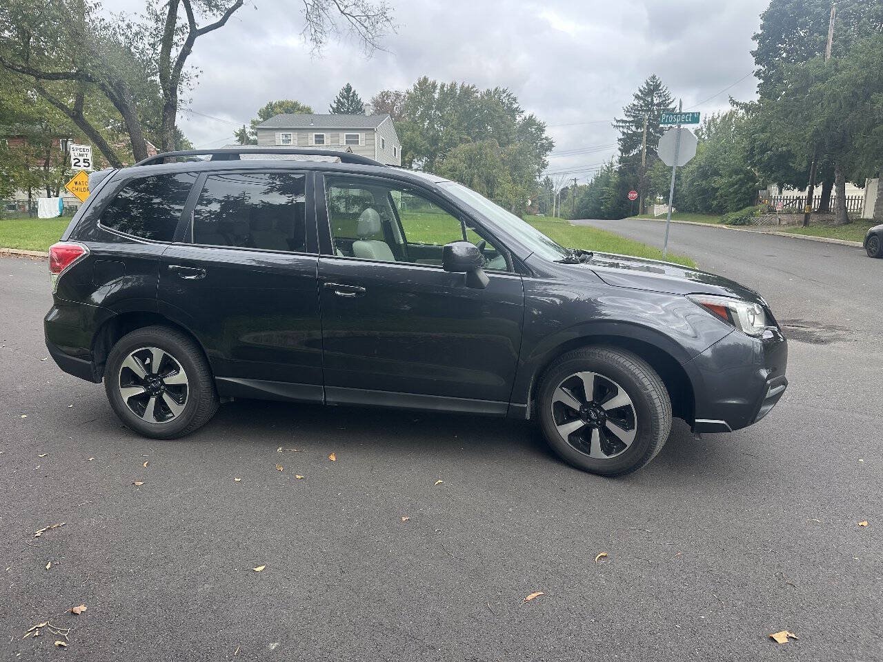 Used 2017 Subaru Forester 2.5i Premium w/ All-Weather Package AWD/4WD image 5
