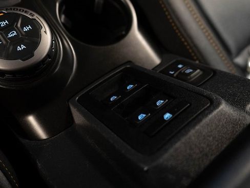 Used 2023 Ford Bronco Badlands image 33