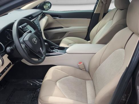 Used 2019 Toyota Camry LE w/ Convenience Package FWD image 12