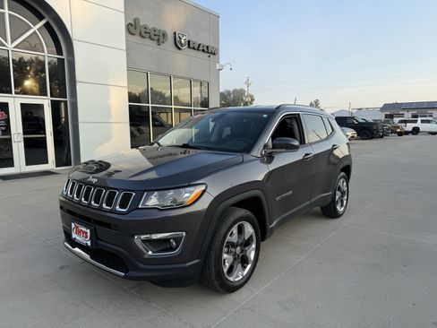 Used 2019 Jeep Compass Limited AWD/4WD image 29
