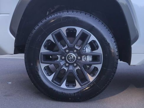 Used 2023 Toyota Tundra Limited AWD/4WD image 19