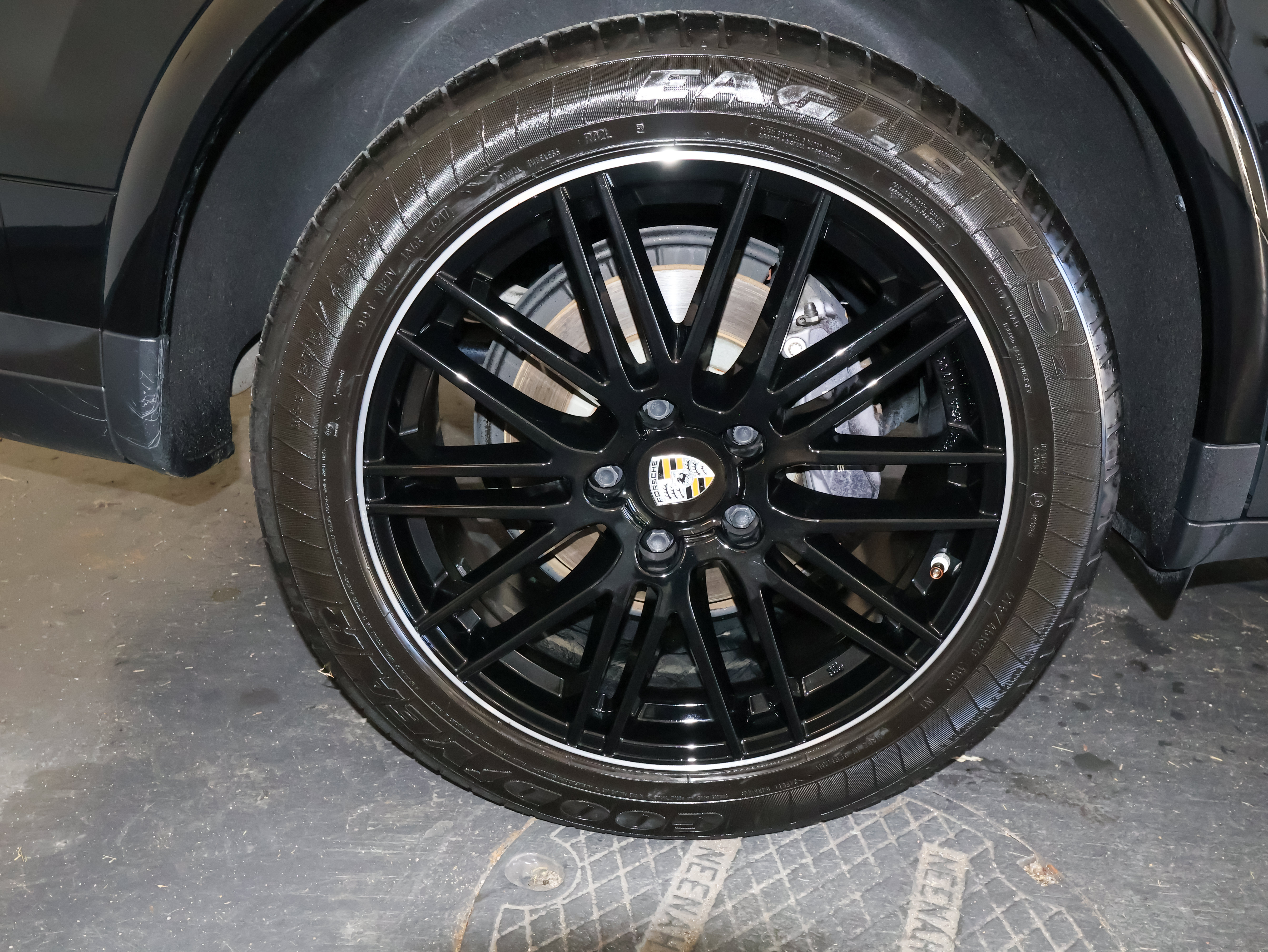 Used 2018 Porsche Cayenne Platinum Edition AWD/4WD image 46