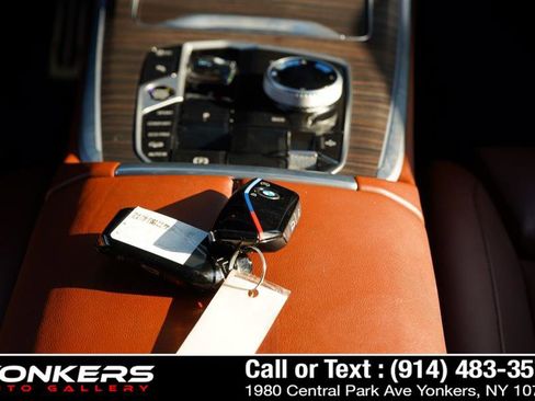 Used 2024 BMW X7 M60i w/ Executive Package image 46