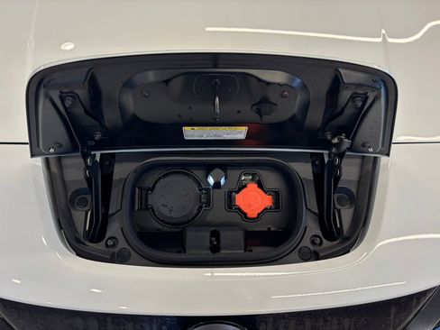 Certified 2023 Nissan Leaf S image 32