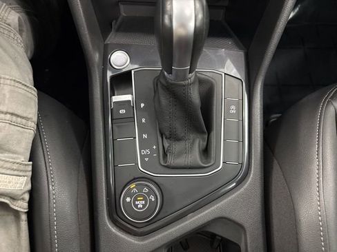 Used 2019 Volkswagen Tiguan SE w/ Panoramic Sunroof Package image 48