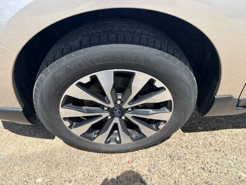 Used 2017 Subaru Outback 2.5i Limited AWD/4WD image 6