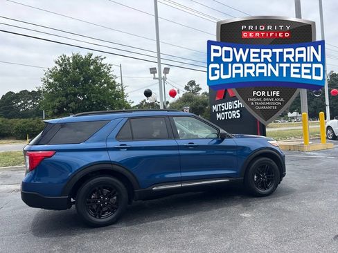 Used 2022 Ford Explorer XLT w/ Equipment Group 202A AWD/4WD image 2
