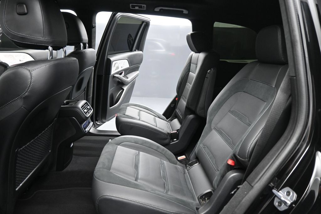 Used 2025 Mercedes-Benz GLS 63 AMG 4MATIC image 17