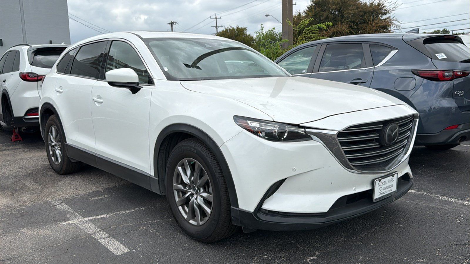 Used 2019 MAZDA CX-9 Touring w/ Touring Premium Package FWD image 2