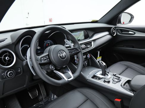 New 2025 Alfa Romeo Stelvio Sprint w/ Convenience Package AWD/4WD image 15