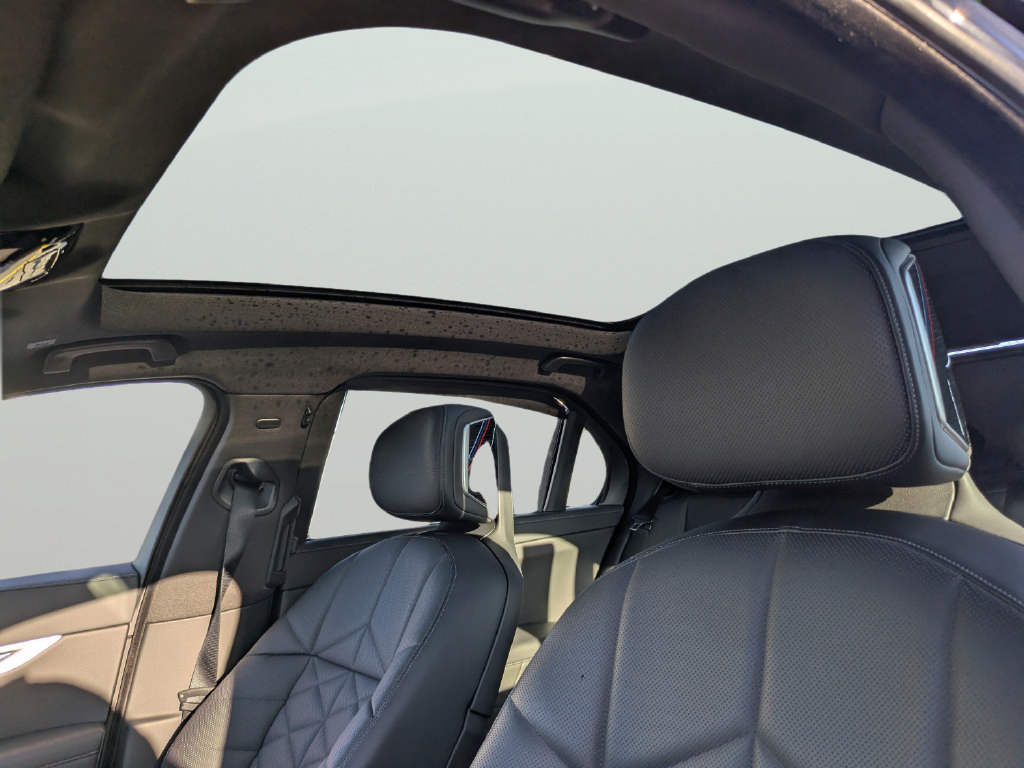 Used 2023 BMW 740i RWD image 18