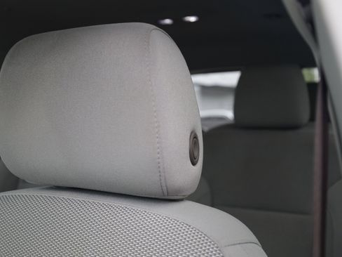 Used 2021 Chevrolet Traverse LT FWD image 25