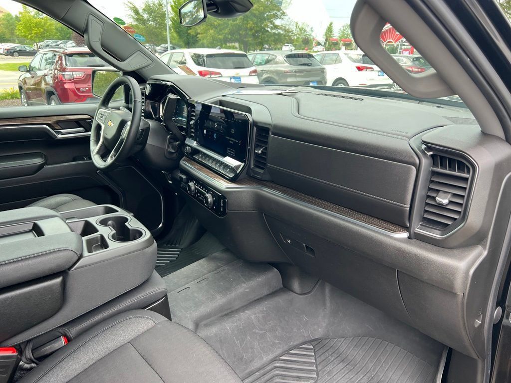 Used 2024 Chevrolet Silverado 1500 LT AWD/4WD image 26