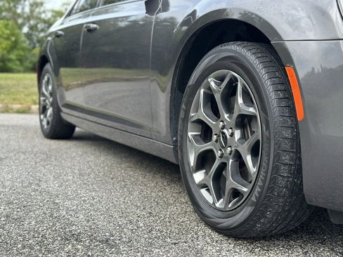 Used 2018 Chrysler 300 S image 9