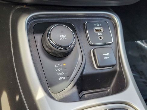 Used 2021 Jeep Compass Latitude AWD/4WD image 23