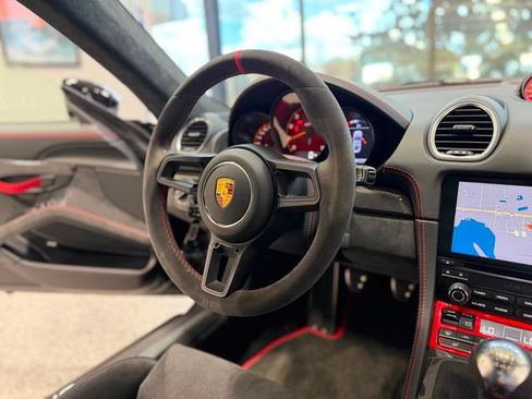 Used 2020 Porsche 718 Cayman GT4 RWD image 28