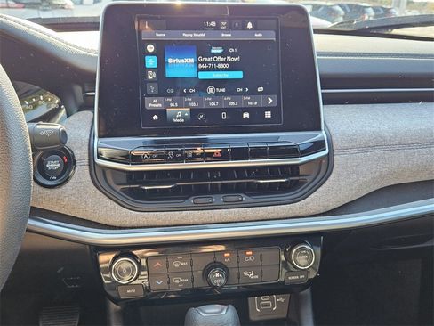 Used 2025 Jeep Compass Sport image 17