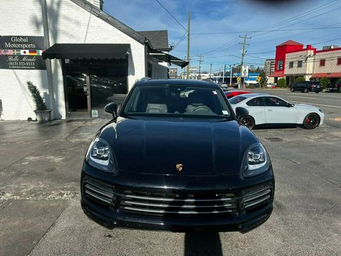 Used 2020 Porsche Cayenne w/ Premium Package image 8