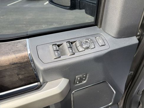 Used 2022 Ford F350 Lariat w/ Black Appearance Package image 22