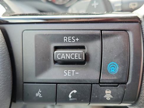 Used 2023 Nissan Rogue SV image 19