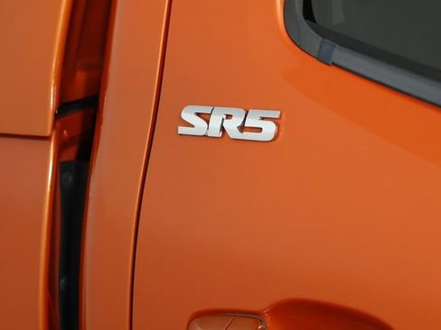 Used 2018 Toyota Tacoma SR5 RWD image 38