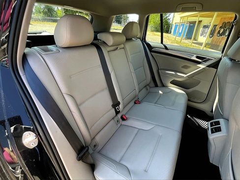 Used 2019 Volkswagen Golf Alltrack S image 21