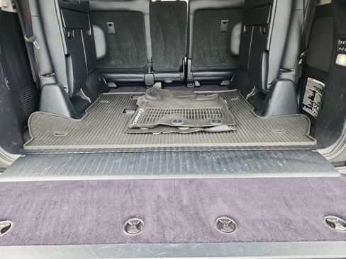 Used 2017 Lexus LX 570 4WD w/ Luxury Package image 23