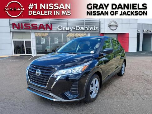Certified 2025 Nissan Kicks Play S FWD image 4