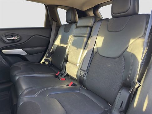 Used 2018 Jeep Cherokee Latitude Plus w/ Cold Weather Group image 9