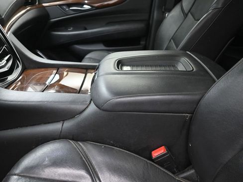 Used 2020 Cadillac Escalade ESV Luxury image 21