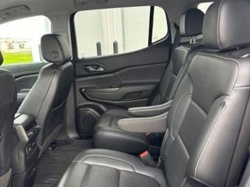 Used 2023 GMC Acadia SLT w/ Technology Package AWD/4WD image 11