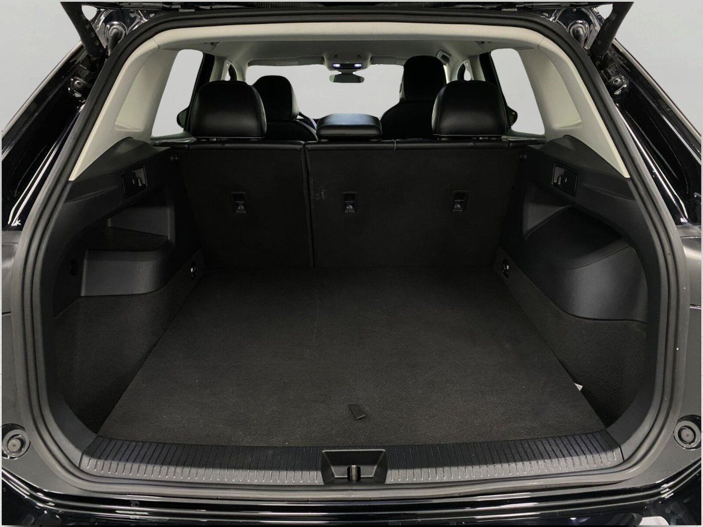 Used 2026 Volkswagen Tiguan SE AWD/4WD image 6