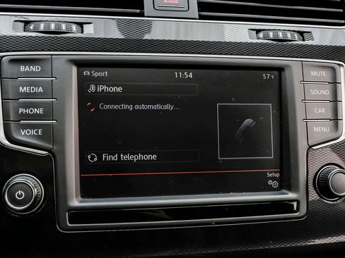 Used 2017 Volkswagen GTI SE image 31